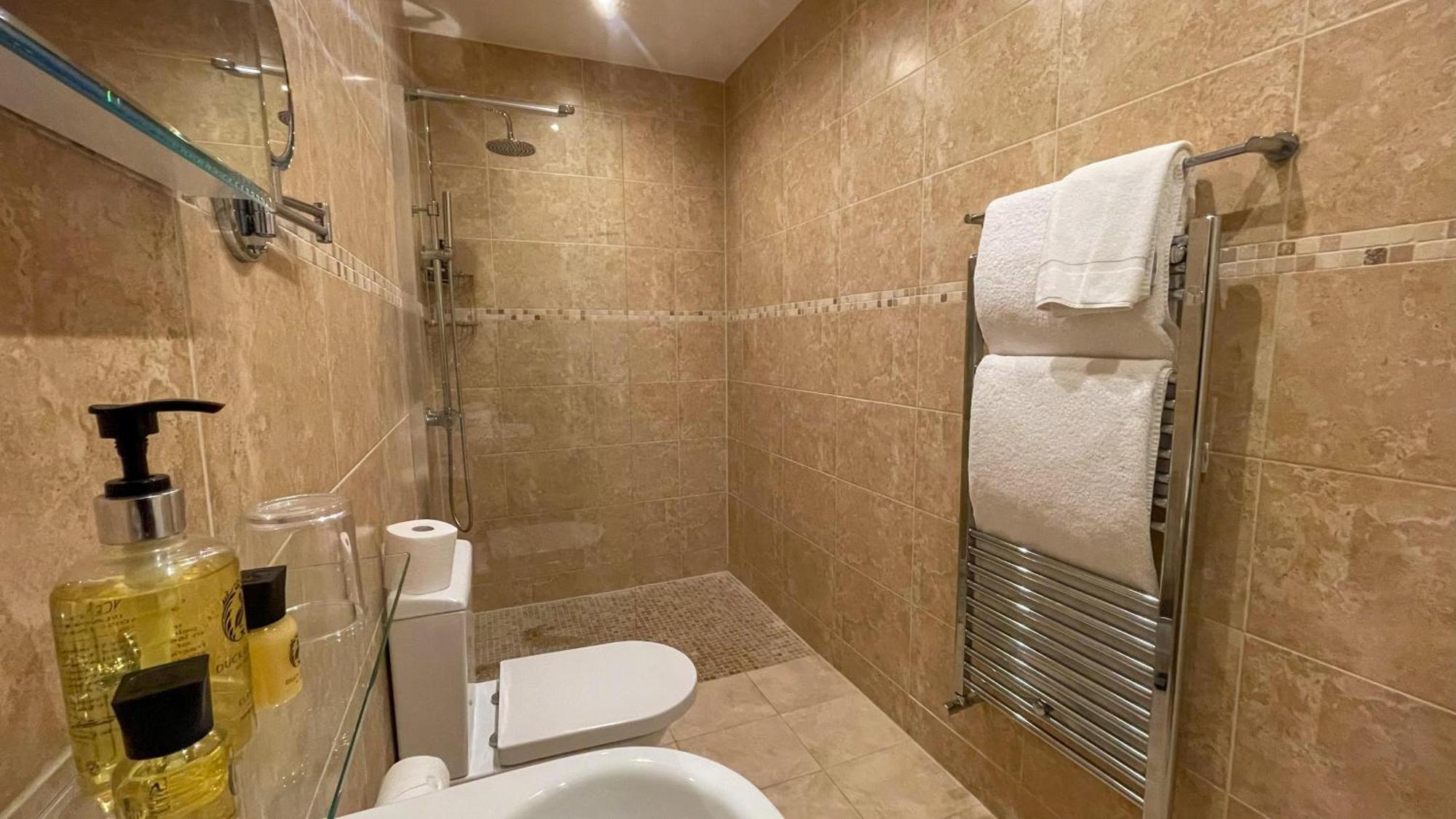Double Room Private Bathroom,1771754640:JPEG
